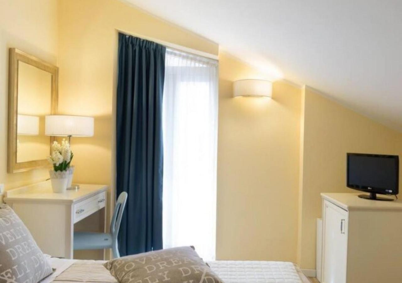 Beyou Hotel Villa Rosa Риччоне Екстер'єр фото