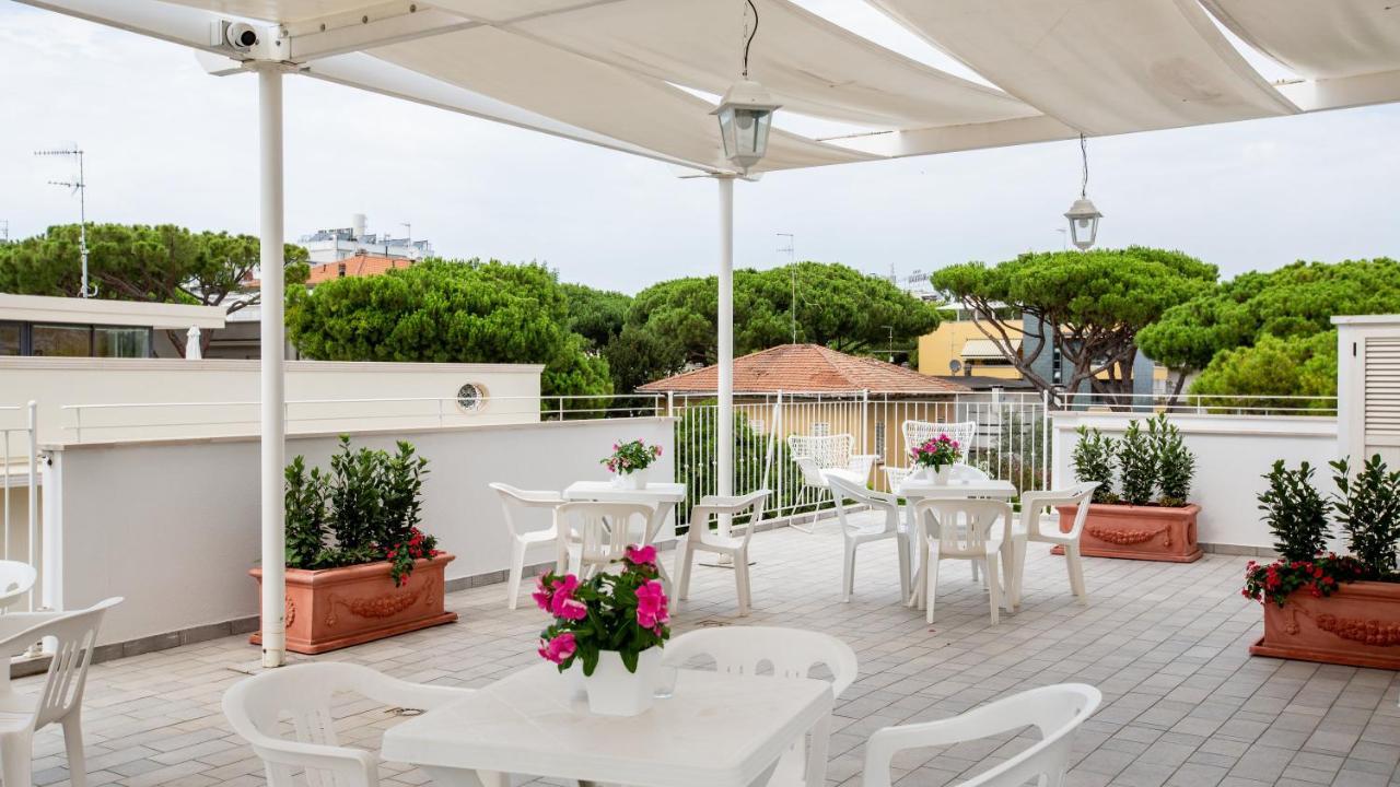Beyou Hotel Villa Rosa Риччоне Екстер'єр фото