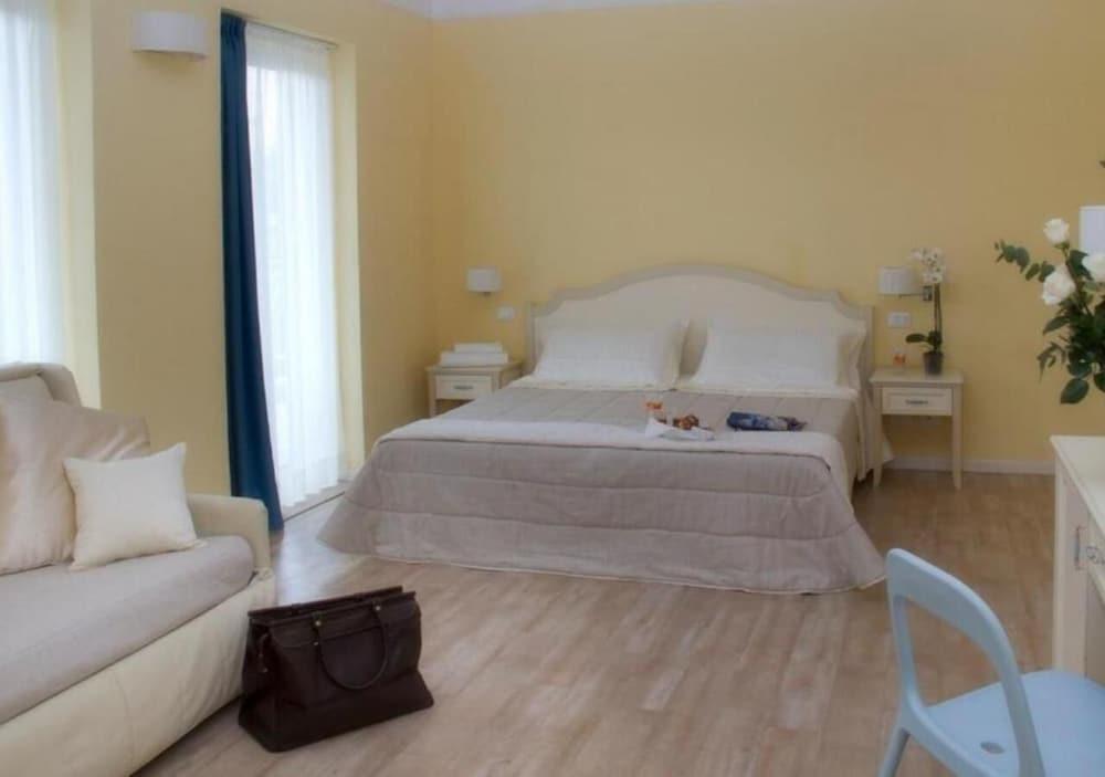 Beyou Hotel Villa Rosa Риччоне Екстер'єр фото